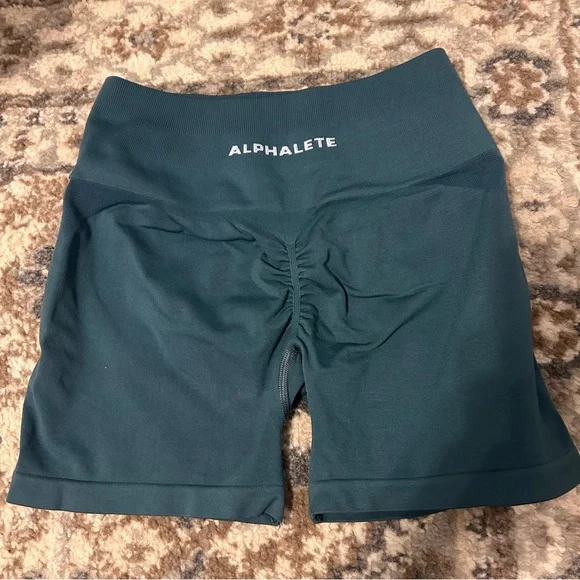 RARE COLOR Alphalete Amplify Shorts - Picture 3 of 4
